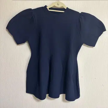 네이비 퍼프 슬리브 니트탑