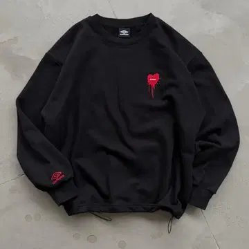 ONCILY UMBRO / HEART LOGO SWEAT 블랙