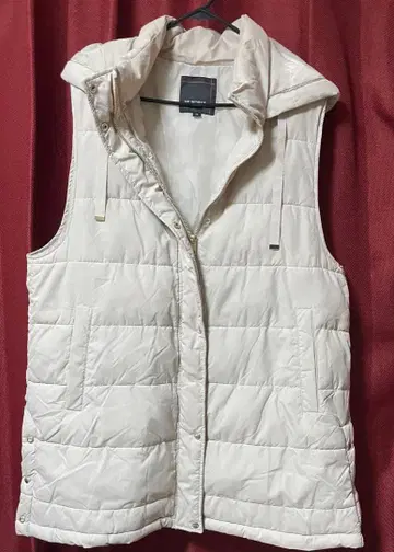 아이보리 후드 부착 퀼팅 베스트 루즈한 사이즈