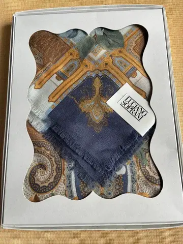 미사용 새상품 LUKIANO SOPRANI 얇은 소재 숄