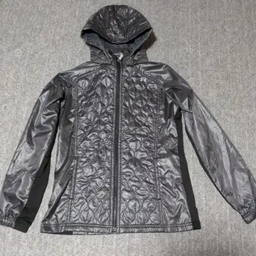 언더 아머 블랙 퀼팅 자켓