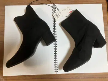 새상품 유니클로 블랙 스웨이드 숏부츠 중간 힐