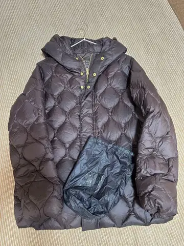 TAION 후드 부착 브라운 다운 자켓