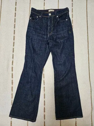 [ 새상품급 ] YANUK IENA 별주 세미 플레어 데님 24인치