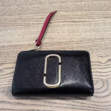 2단 접이식 지갑 블랙 버건디 마크 제이콥스