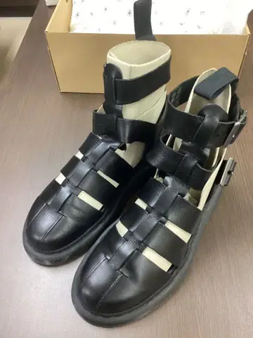 닥터마틴 젤라 구르카 샌들