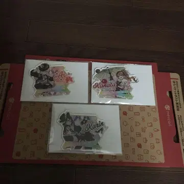 아사카 카린, 미야시타 아이, 오우미 카나타 스쿠스타 아크릴 스탠드