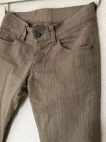 브라운 슬림핏 데님 팬츠