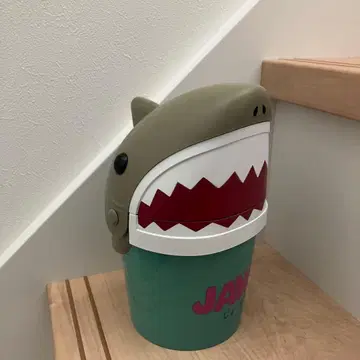JAWS 상어 입 쓰레기통