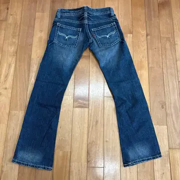 플레어 데님 다크 블루 특징적인 자수