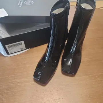 UNITED ARROWS 에나멜 블랙 스퀘어토 부티 36.5