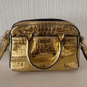 Milly 골드 악어 엠보싱 숄더백