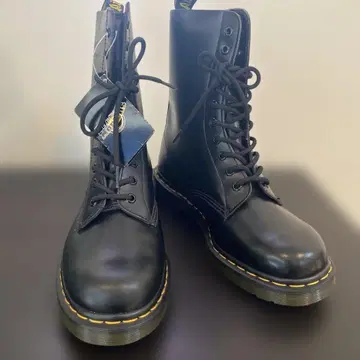 최종 가격 닥터마틴 1490 10홀 블랙 부츠 UK8