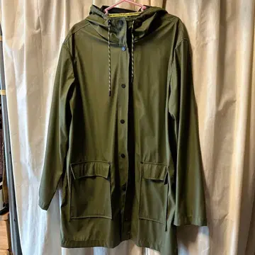 올리브색 후드 부착 마운틴 후드티