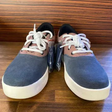 AREth PLUG 로우컷 스니커즈