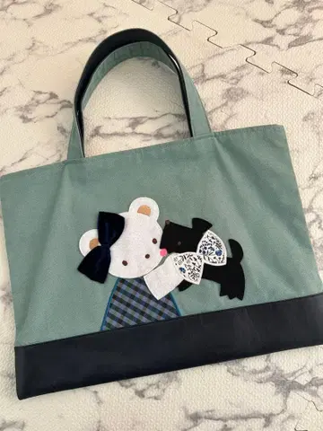 봄의 파밀리아 쇼 2025 책 넣는 가방