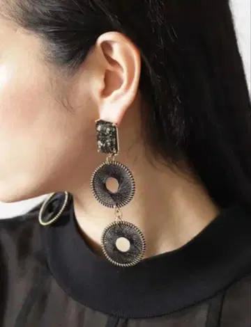 ADORE 서클 귀걸이 하자품