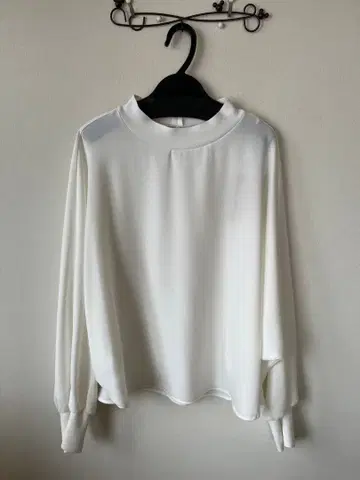 BEARDSLEY 화이트 긴팔 셔츠