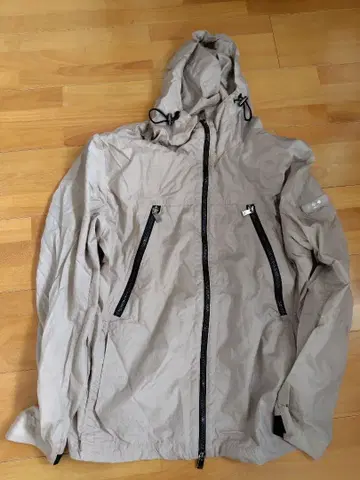 타트라스 후드 부착 나일론 자켓