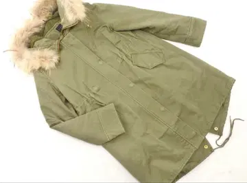 올리브 그린 퍼 부착 모즈 코트