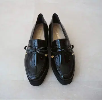 JIHYANG 치히앙 미사용 새상품 레인 대응 리본 금장 장식 로퍼