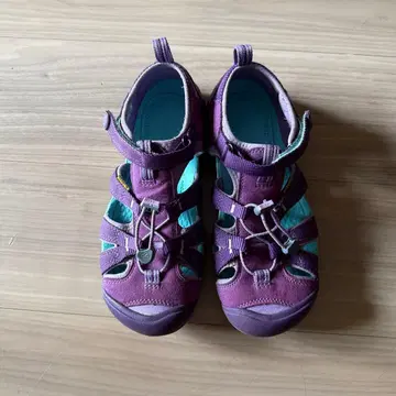 Keen CNX 23.5 샌들