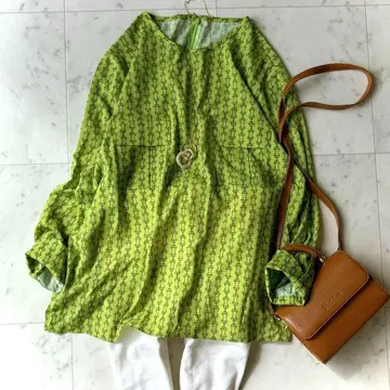 새상품급 언타이틀 46 세탁가능 스카프 패턴 블라우스 라임 그린 4L