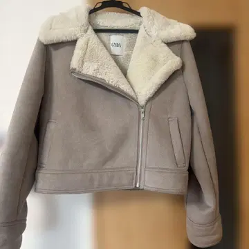 새상품급 GYDA 무스탕 코트