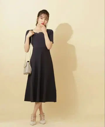 [ 새상품 ] 프로포 데콜테 플라워 컷워크 원피스