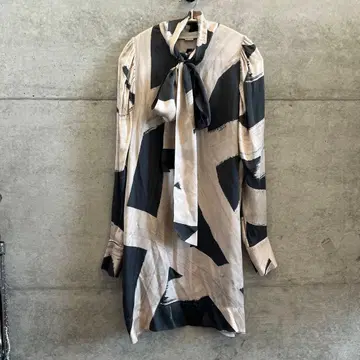 추상 패턴 긴팔 셔츠 원피스