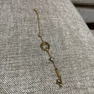 GUESS 골드 서클 모티브 팔찌