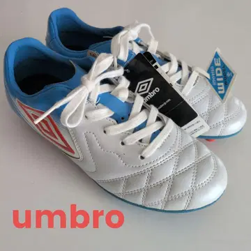 엄브로 스파이크 23.5 미사용 축구 풋살 와이드 화이트 블루