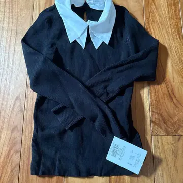 리브 니트 스웨터 블랙 카라 부착