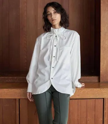 ELLIE 엘리 블라우스 화이트 프릴 옷깃 리본 포함 셔츠