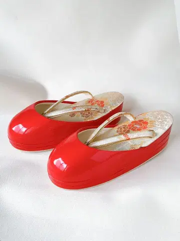 미사용품*방한 조리 눈길 겨울용 (빨간색 x 골드) 결혼식 성인식 등