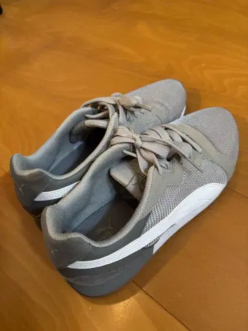 [새상품] Puma 그레이 스니커즈 남성용