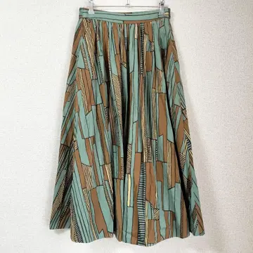 LE GLAZIK 루그라지크 바틱 플레어 스커트