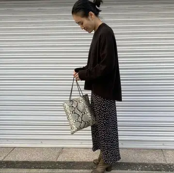 아야카네코 x TOMORROWLAND 울 캐시미어 크루넥 풀오버