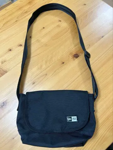 NEW ERA 숄더백