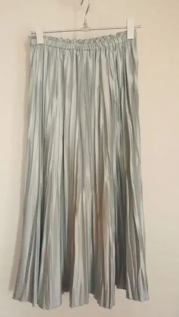 Ballsey 레더 라이크 새틴 플리츠 스커트