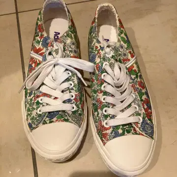 어드미럴, 꽃무늬 캐주얼 스니커즈