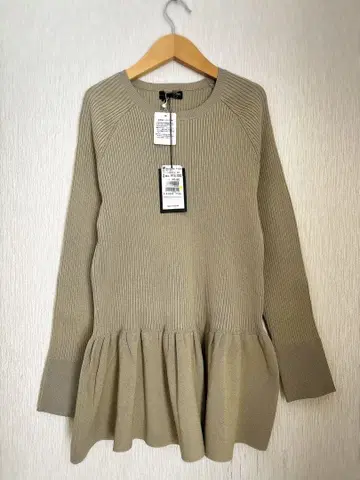 새상품 ageu 페플럼 리브 니트