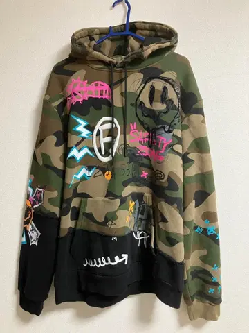 SMOKE RISE 카모플라쥬 그래피티 후드티