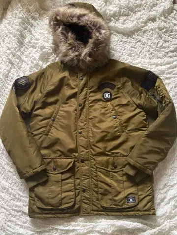 배송비 포함 DCSHOES 밀리터리 자켓 퍼 탈부착 가능 M 사이즈