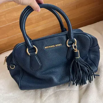 MICHAEL KORS 블랙 핸드백 태슬 포함