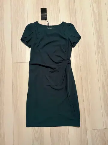 [택 포함 새상품] HOLIDAY LADY 다크 그린 무릎 기장 원피스