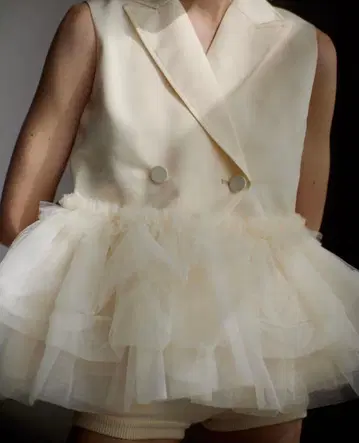 [ 정품 ] 새상품/Bibiy NINA SLEEVELESS JACKET