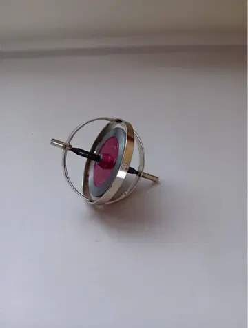 지구 팽이 끈 포함