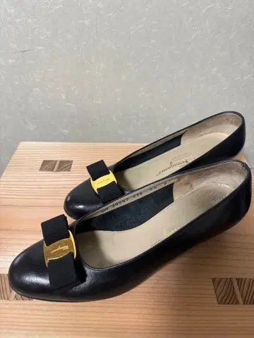 Ferragamo 블랙 리본 펌프스