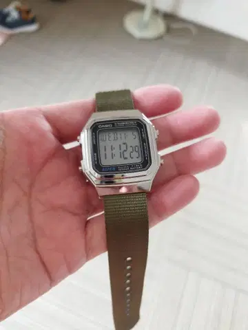 카시오 스탠다드 a178. 저렴한 카시오. 제조사 보증 있음. 깨끗함.